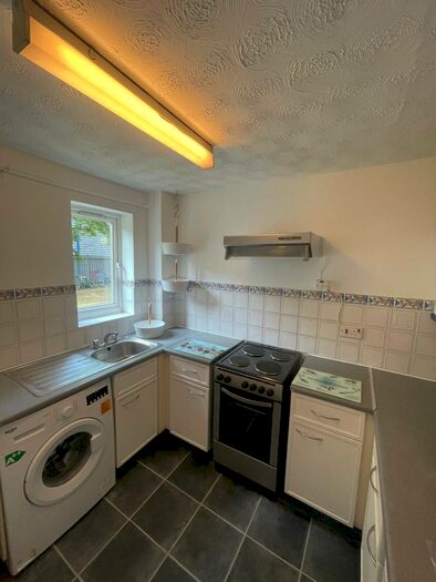 2 Bedroom House To Rent In Mandeville Court, E4