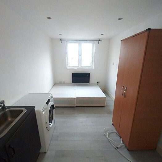 Studio To Rent In Montgomery Close, Mitcham, London, CR4