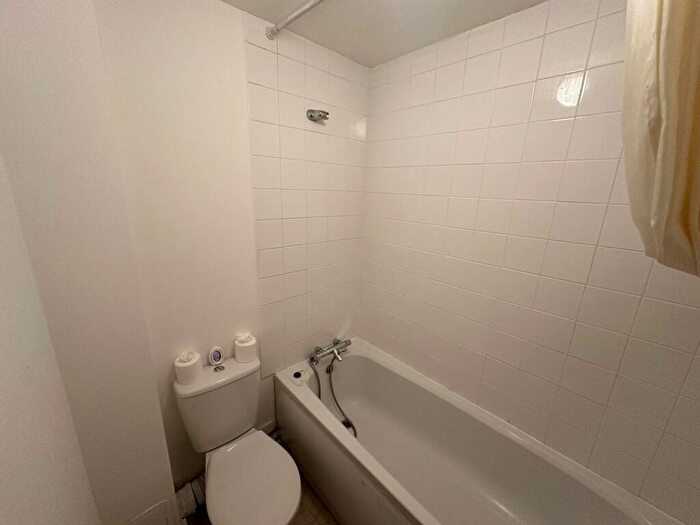 1 Bedroom Flat To Rent In Express Drive, Ilford, IG3