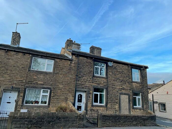2 Bedroom Cottage To Rent In Colne Road, Glusburn, BD20