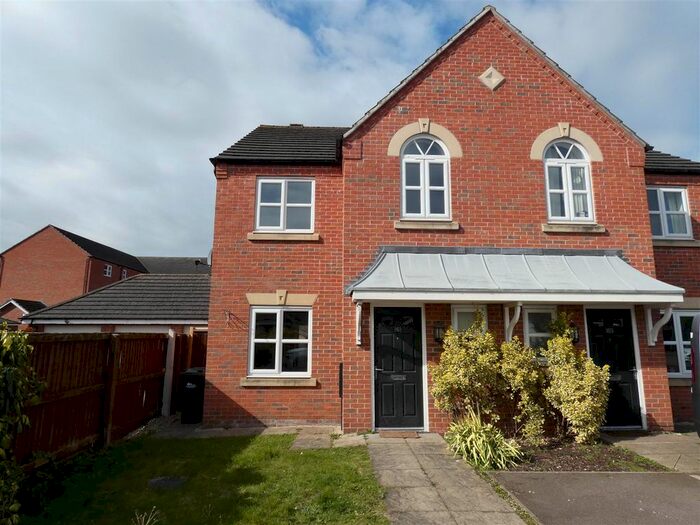 3 Bedroom Semi Detached House To Rent In Blakeholme Court, Burton-On-Trent, DE14