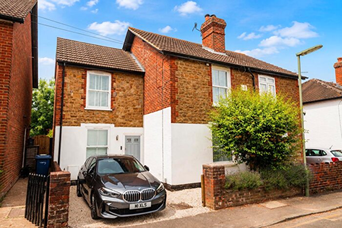 3 Bedroom Semi Detached House For Sale In North Street, Farncombe, Godalming, GU7