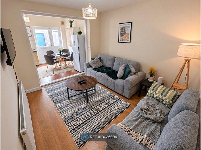 4 Bedroom Terraced House To Rent In Park Avenue, Southall, UB1