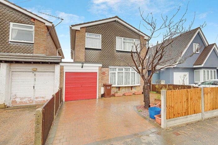 4 Bedroom Detached House For Sale In Meynell Avenue, Canvey Island, SS8