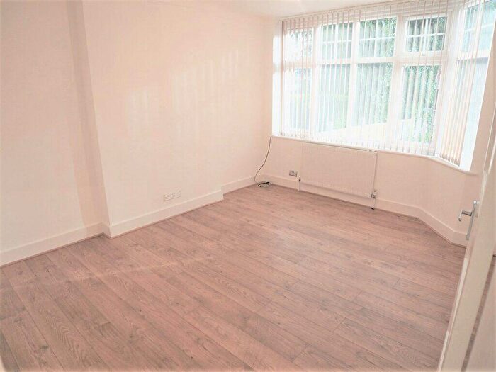 2 Bedroom Maisonette To Rent In Myddelton Avenue, Enfield, EN1