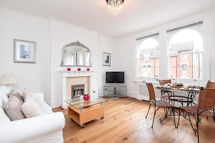 2 Bedroom Flat To Rent In Richmond, Surrey, TW9