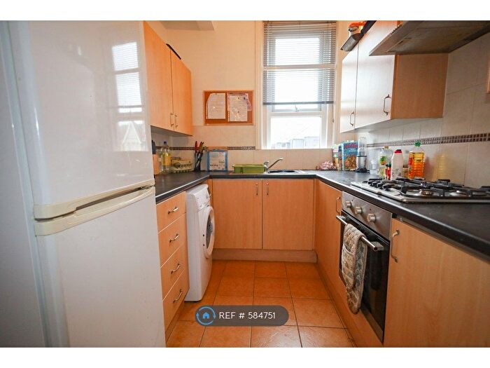 5 Bedroom Maisonette To Rent In Holdenhurst Road, Bournemouth, BH8