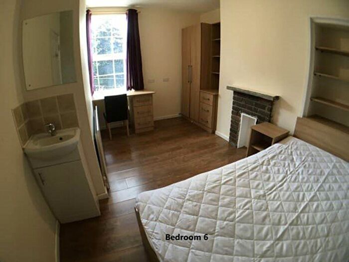 6 Bedroom House To Rent In Kensington Terrace, LS6