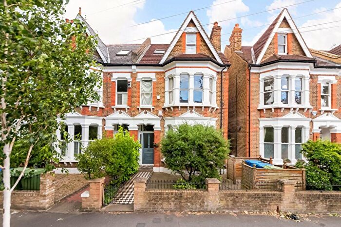 2 Bedroom Apartment To Rent In Elmwood Road, Herne Hill, London, SE24