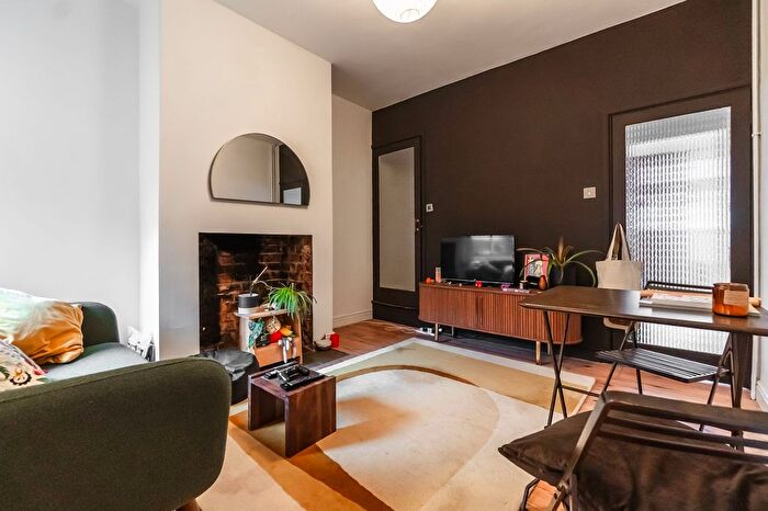 2 Bedroom Terraced House For Sale In Nutfield Road, Leicester, LE3