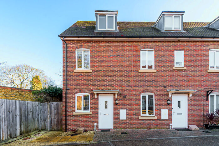 3 Bedroom End Of Terrace House To Rent In Barberi Close, Littlemore, OX4