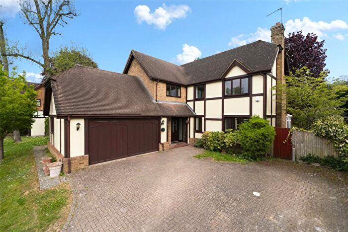 5 Bedroom Detached House To Rent In Cedar Drive, Fetcham, Surrey, KT22