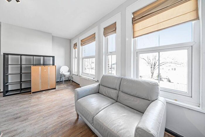 2 Bedroom Flat To Rent In Lavender Hill, Clapham Junction, London, SW11