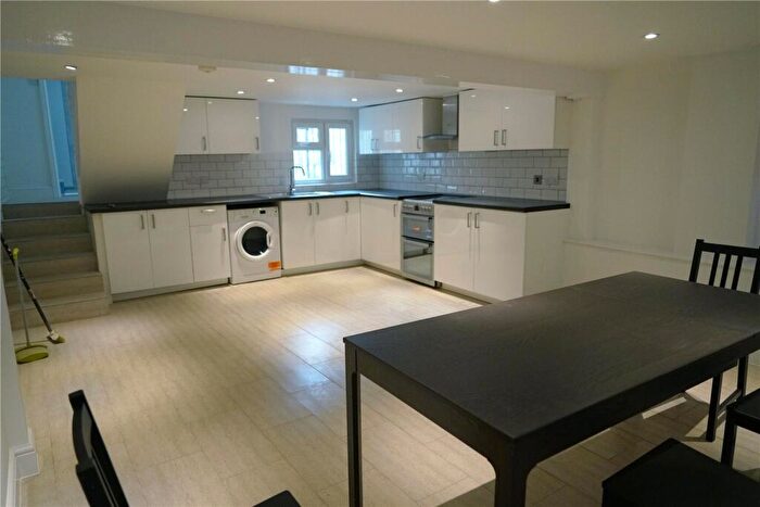 6 Bedroom Terraced House To Rent In Mossford Street, London, E3