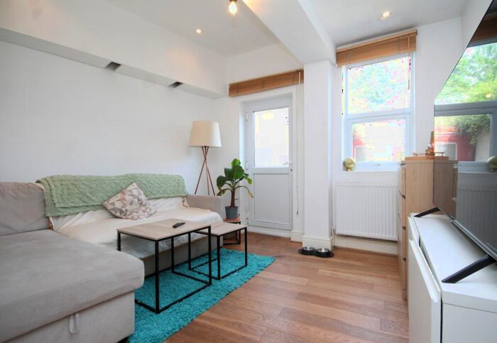 1 Bedroom Flat To Rent In Melville Road, Walthamstow, E17