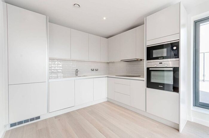 2 Bedroom Flat To Rent In Beatrice Place, West Hill, London, SW19