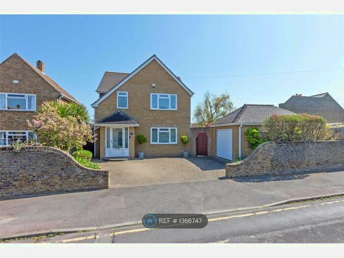 3 Bedroom Detached House To Rent In Grayshott Close, Sittingbourne, ME10