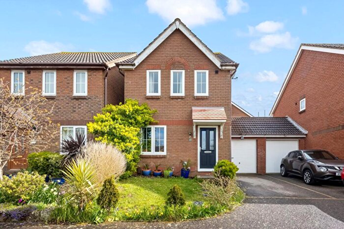 4 Bedroom Link Detached House For Sale In Brackenbury Close, Portslade, BN41