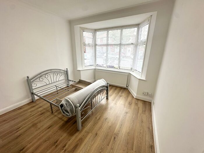 Studio To Rent In Springfield Mount, Colindale, London, NW9