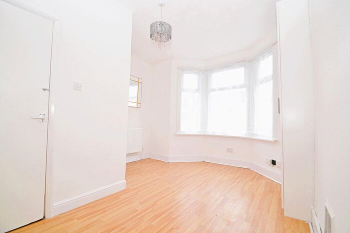 2 Bedroom Flat To Rent In Benares Road, London, SE18