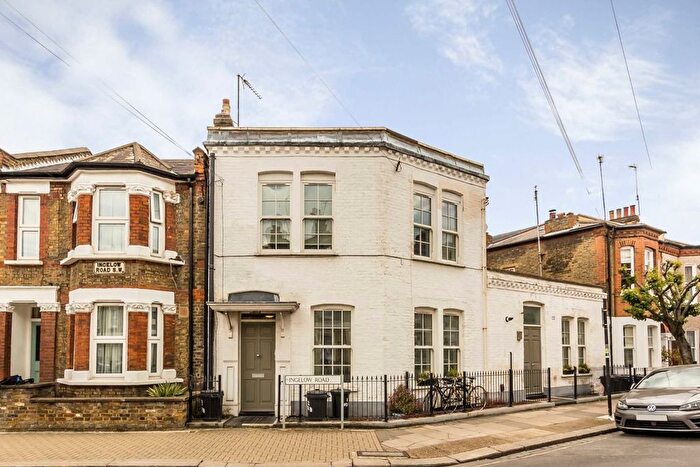 2 Bedroom Flat To Rent In Stanley Grove, Battersea, SW8