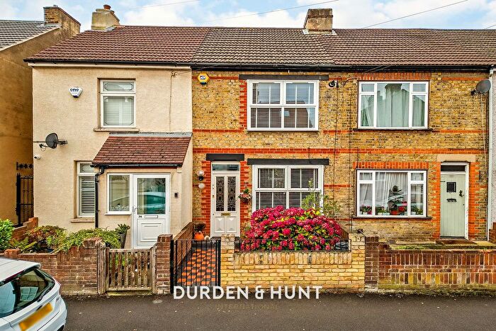 2 Bedroom Terraced House For Sale In Cowper Road, Rainham, RM13