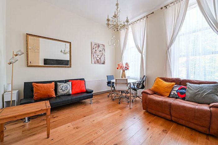 2 Bedroom Flat To Rent In Mile End Road, Bow, London, E3