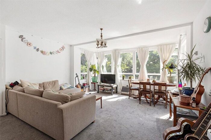 3 Bedroom Flat To Rent In Lymer Avenue, London, SE19