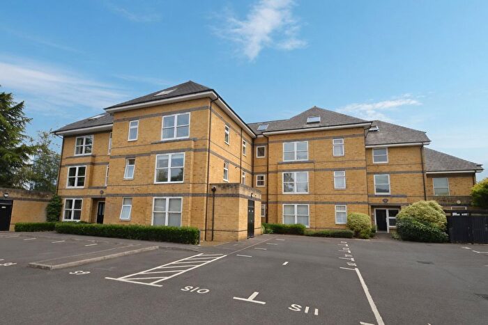 2 Bedroom Flat To Rent In Vicarage Road, Egham, TW20