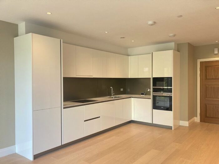 1 Bedroom Flat For Sale In Carlton House, Teddington Riverside, Broom Road, Teddington, London, TW11