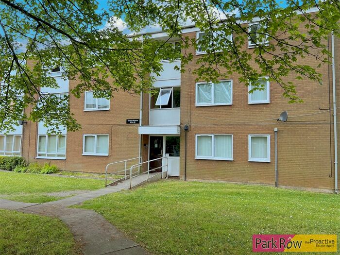 2 Bedroom Flat For Sale In Queens Avenue, Pontefract, WF8