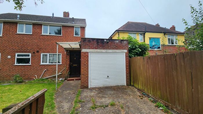 2 Bedroom Flat To Rent In Grosvenor Gardens, Bournemouth, BH1