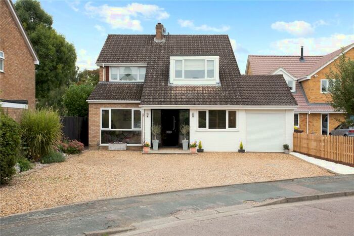 4 Bedroom Detached House For Sale In Poynings Close, Harpenden, AL5