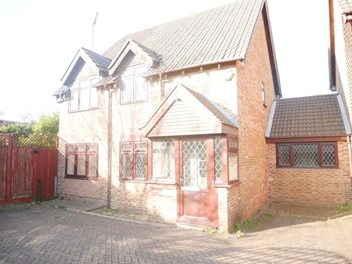 4 Bedroom Detached House To Rent In Telford Way, Hayes, UB4