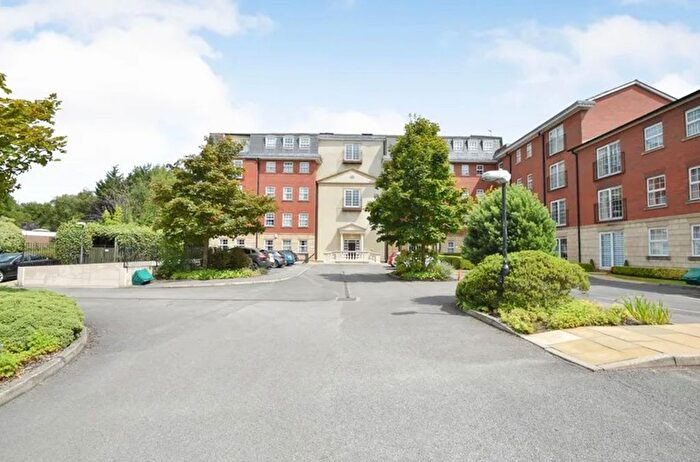 2 Bedroom Flat To Rent In Higher Lane, Whitefield, M45