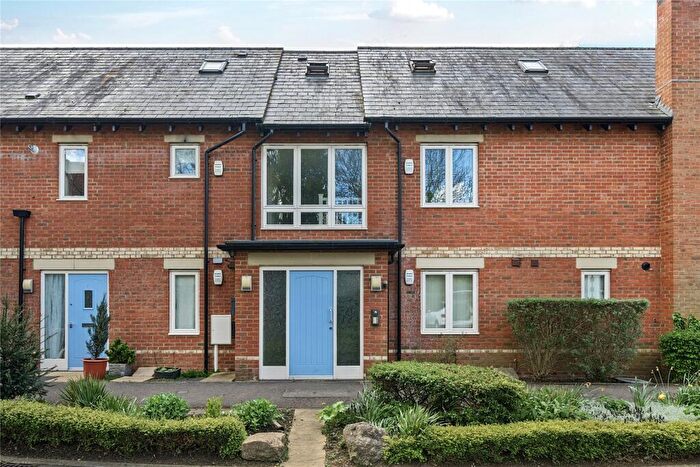 2 Bedroom Apartment For Sale In Tankard Close, Newport Pagnell, Buckinghamshire, MK16