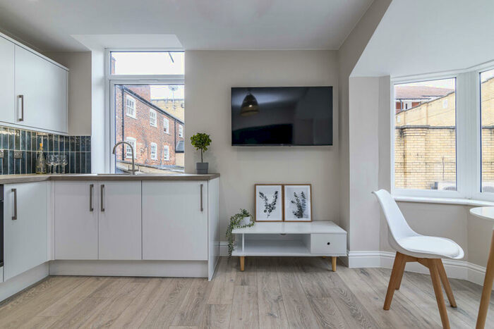 1 Bedroom Flat To Rent In Apartment Powell House - Bed, LN5