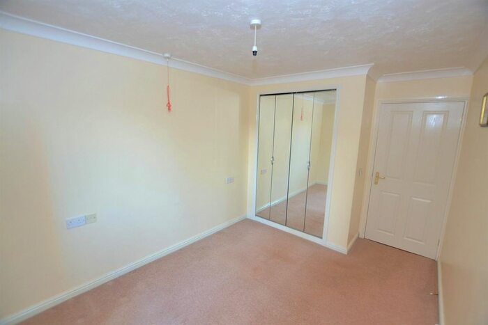 1 Bedroom Flat For Sale In Lovell Court, Parkway, Holmes Chapel, CW4