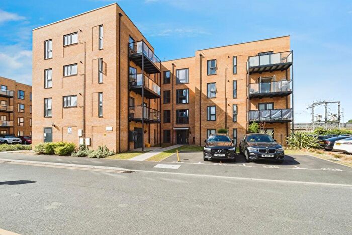 2 Bedroom Apartment For Sale In Heriot Road, Rainham, RM13