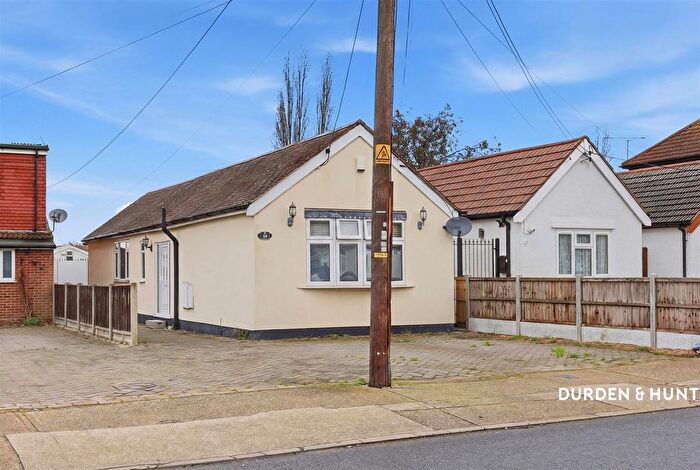 4 Bedroom Detached Bungalow For Sale In Betterton Road, Rainham, RM13