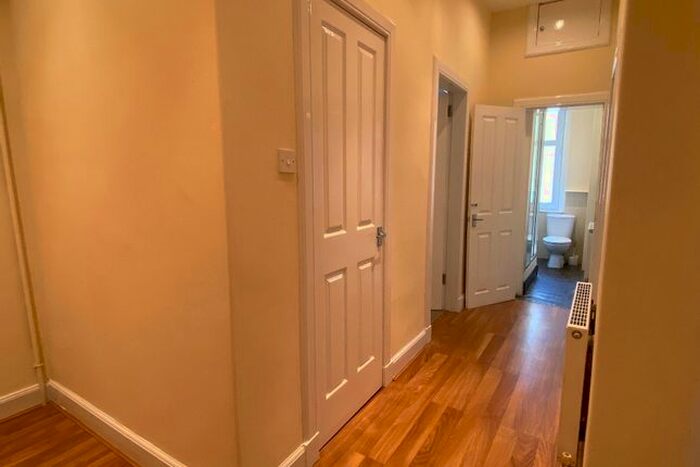 2 Bedroom Flat To Rent In Murieston Crescent, Dalry, Edinburgh, EH11