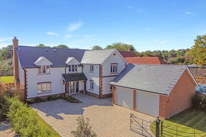 4 Bedroom Detached House For Sale In Meadow Lane, Great Missenden, HP16
