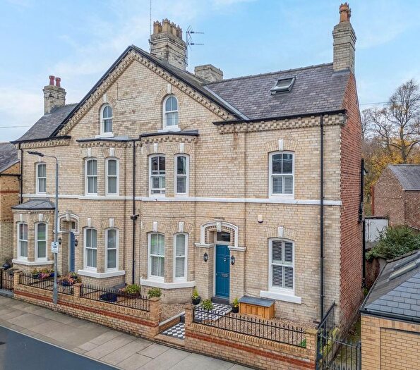 5 Bedroom Town House For Sale In Nunthorpe Avenue, York, YO23