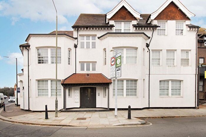 1 Bedroom Flat To Rent In High Street, Hampton, TW12