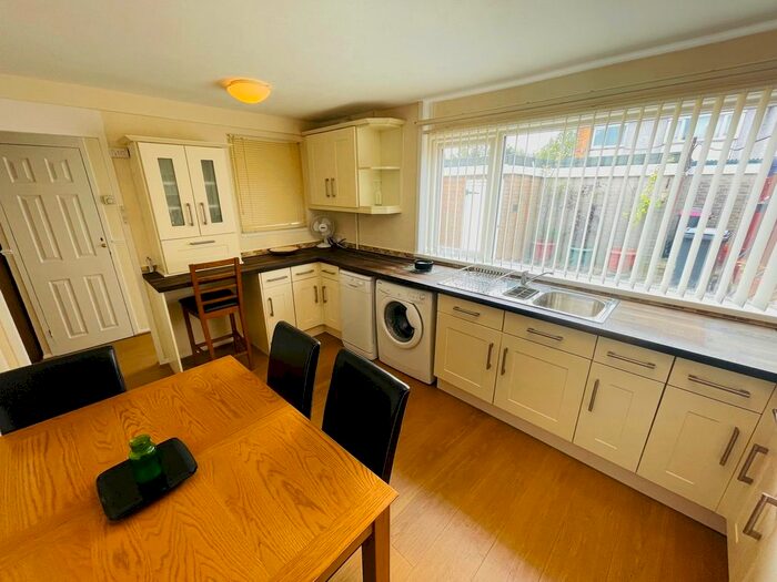 3 Bedroom Semi-Detached House To Rent In Aspen Walk, Maltby, S66