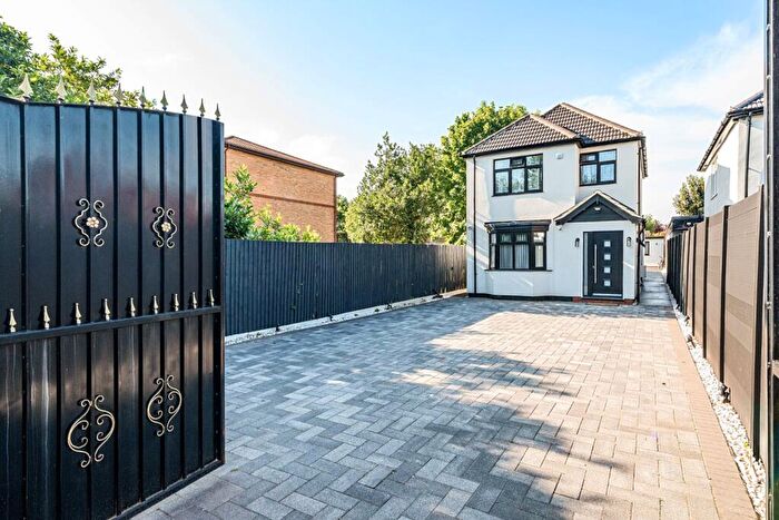 4 Bedroom Detached House For Sale In Bath Road, Cippenham, Berkshire, SL1