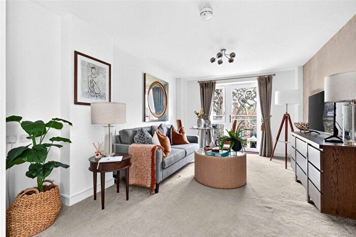 1 Bedroom Parking To Rent In Queens Road, Weybridge, Surrey, KT13