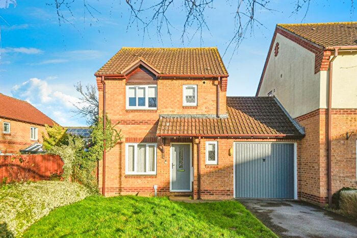 3 Bedroom Link Detached House For Sale In Water Mint Way, Calne, SN11