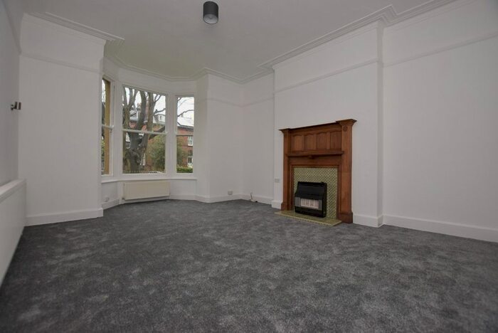 3 Bedroom Flat To Rent In Bainbrigge Road, Headingley, Leeds, West Yorkshire, LS6