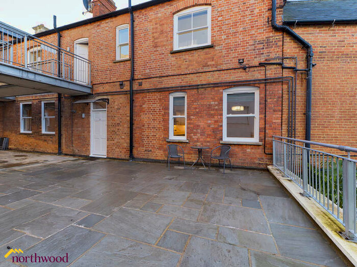 2 Bedroom Flat To Rent In White Lion Apartments, Banbury, OX16